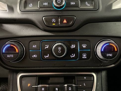 Used 2023 GMC Terrain SLE w/ Driver Convenience Package FWD image 18