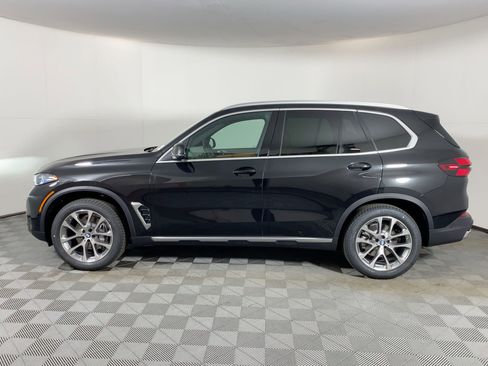 New 2026 BMW X5 sDrive40i w/ Premium Package image 2