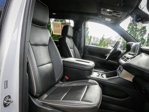 Used 2023 GMC Yukon XL SLT image 34