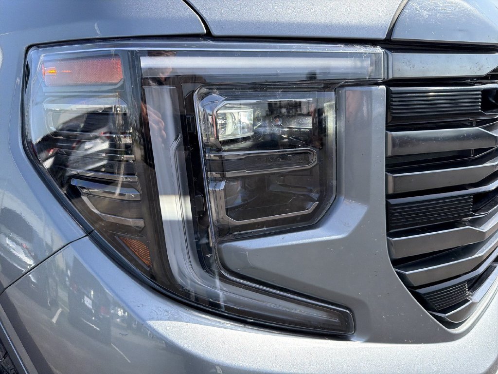 Used 2023 GMC Sierra 1500 AT4 w/ AT4 Premium Package AWD/4WD image 11