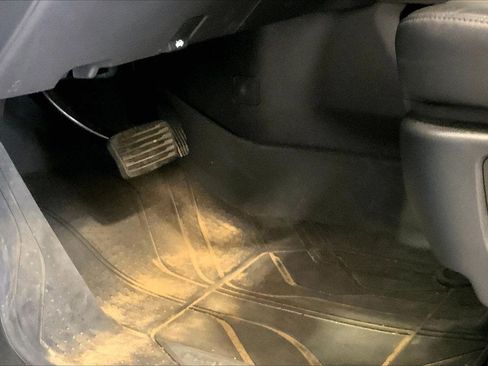 Used 2022 Chevrolet Silverado 1500 ZR2 w/ Technology Package image 22