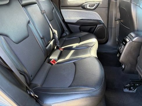 Used 2024 Jeep Compass Latitude AWD/4WD image 17