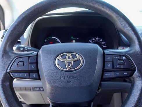 Certified 2023 Toyota Sienna LE FWD image 14