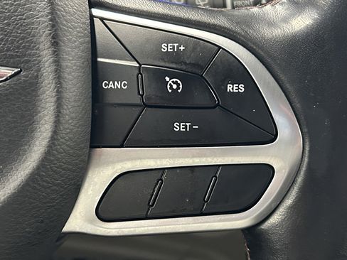 Used 2019 Chrysler Pacifica Touring-L Plus w/ Tire & Wheel Group image 23