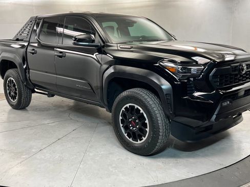 Used 2025 Toyota Tacoma TRD Off-Road w/ TRD Off Road Upgrade Package AWD/4WD image 7