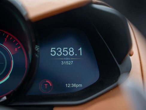 Used 2021 Aston Martin V8 Vantage Roadster image 24