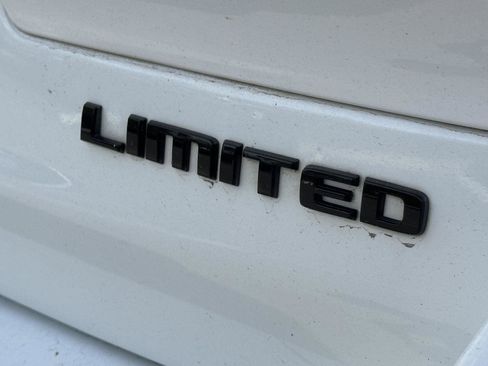 Used 2022 Jeep Grand Cherokee L Limited w/ Black Appearance Package AWD/4WD image 10