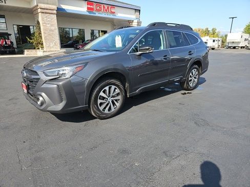 Used 2025 Subaru Outback Premium image 40
