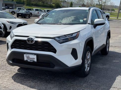 Used 2025 Toyota RAV4 XLE image 8