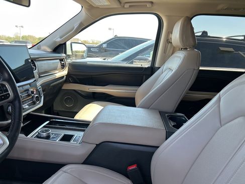 Used 2024 Ford Expedition Limited image 4