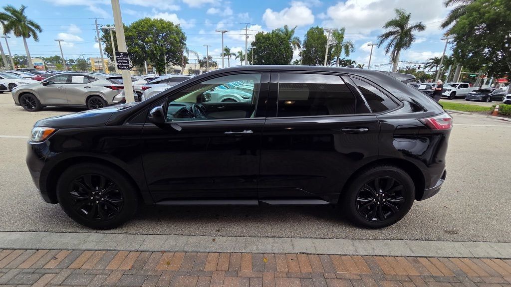 Used 2024 Ford Edge SE w/ Black Appearance Package AWD/4WD image 3