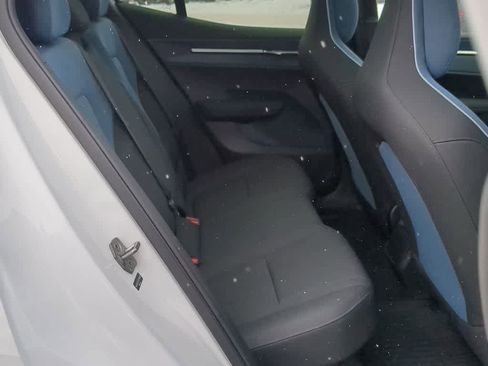 Certified 2025 Volvo EX30 Plus w/ Protection Package Premier image 19