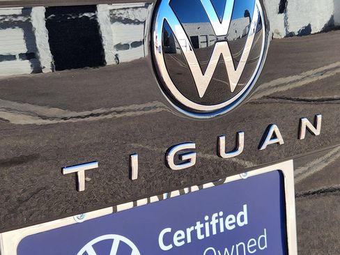 Certified 2024 Volkswagen Tiguan SE image 12