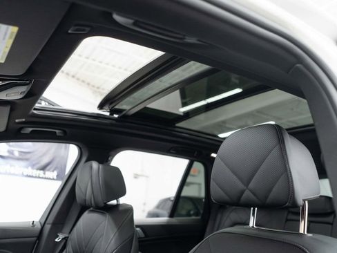 Used 2025 BMW X5 xDrive40i image 11