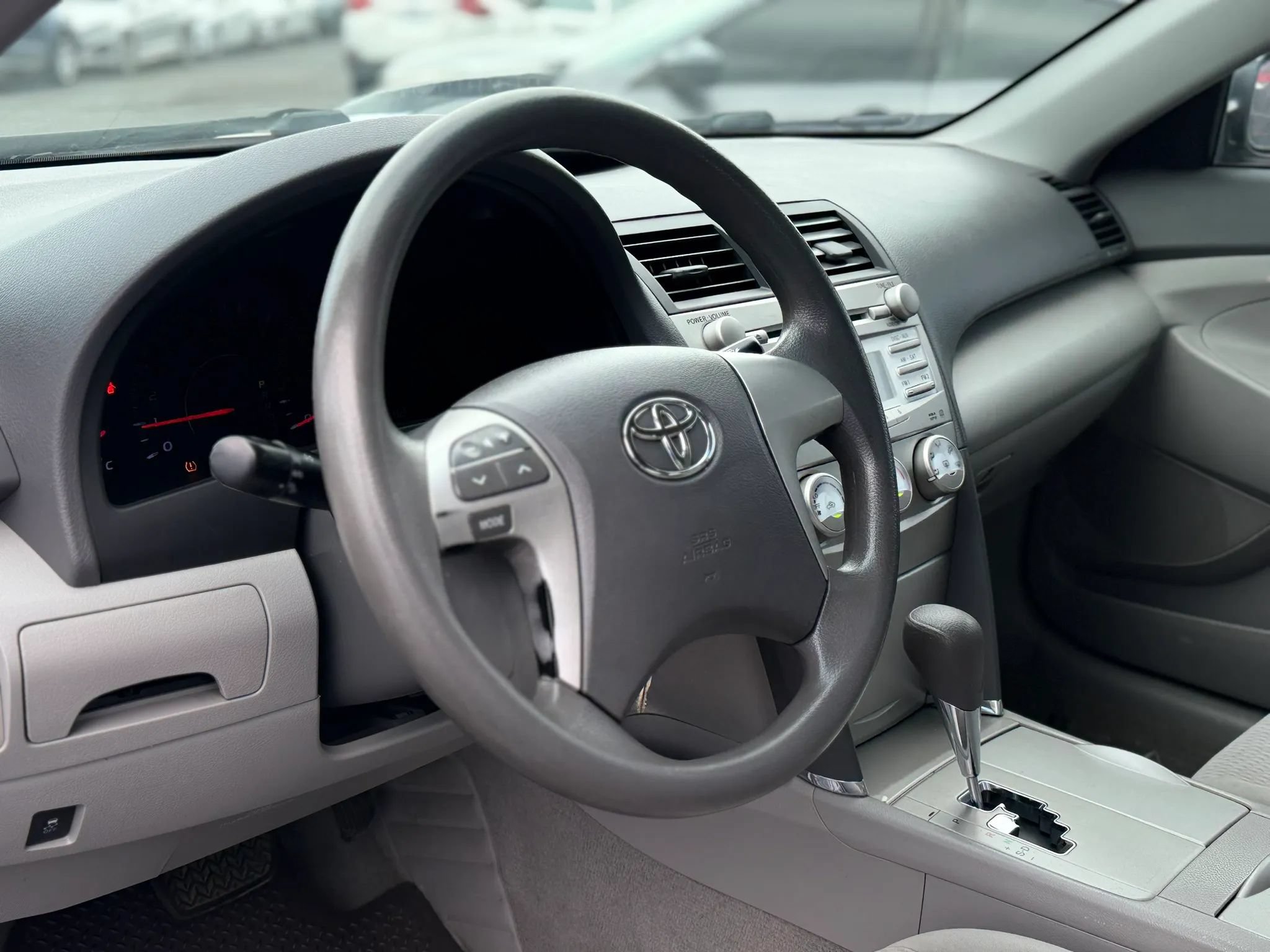 Used 2010 Toyota Camry LE FWD image 13