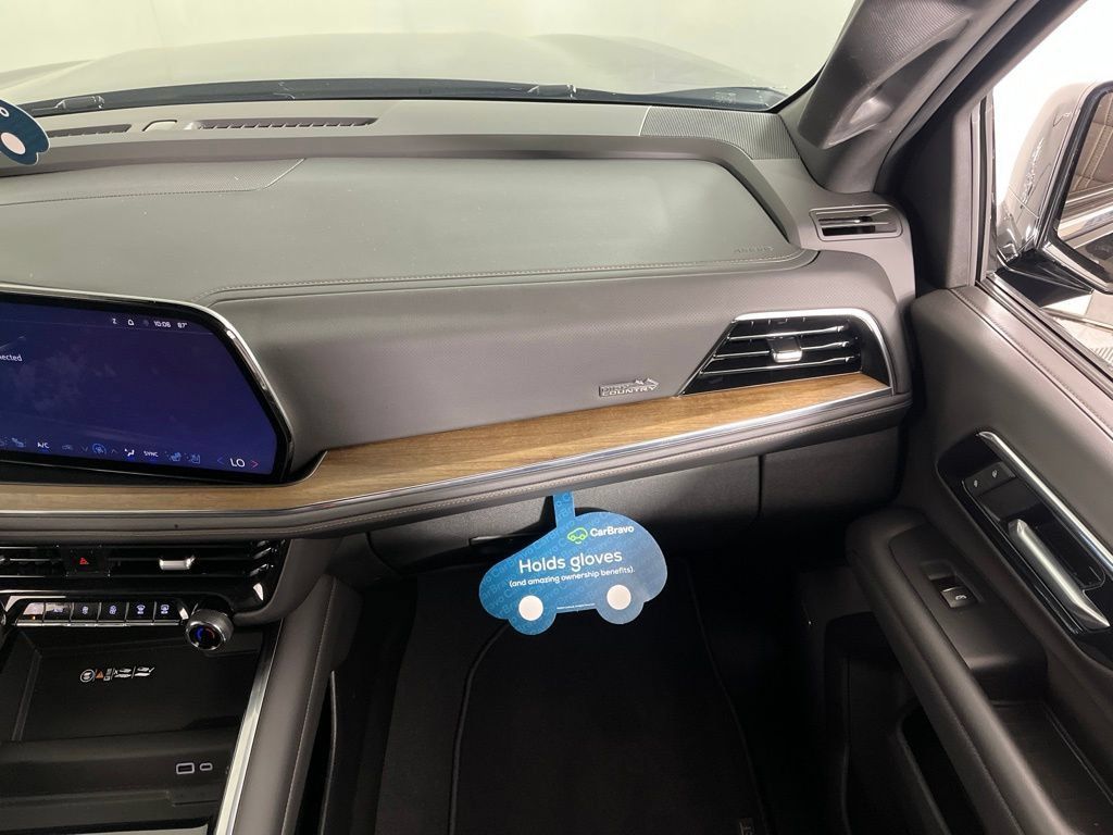 Certified 2025 Chevrolet Tahoe High Country AWD/4WD image 19