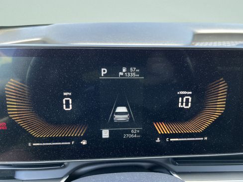 Used 2025 Kia Carnival FWD image 20