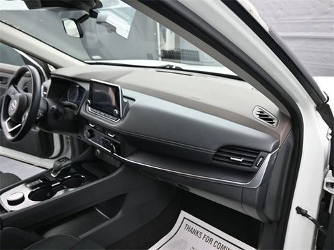 Used 2023 Nissan Rogue S image 11