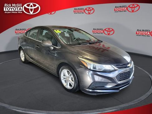 Used 2016 Chevrolet Cruze LT image 1