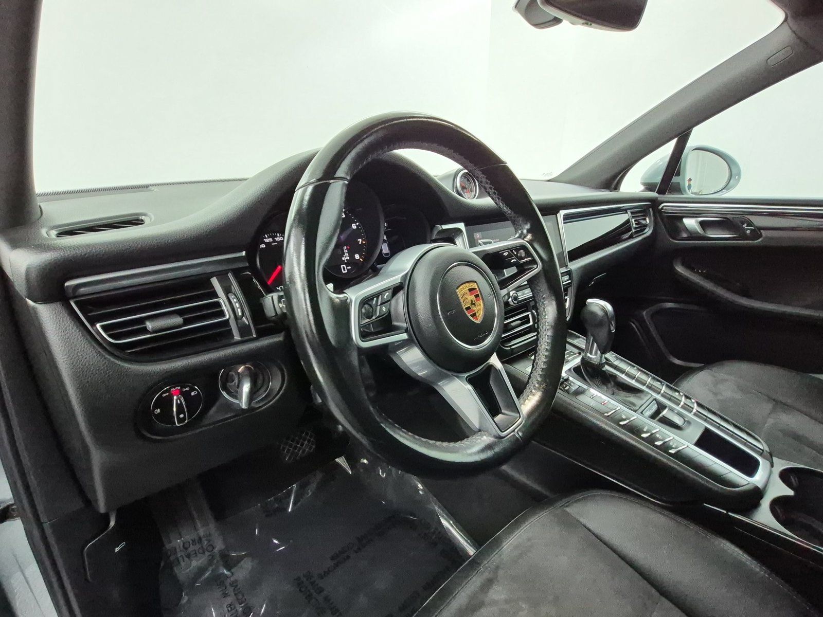Used 2021 Porsche Macan w/ Driver Memory Package AWD/4WD image 4