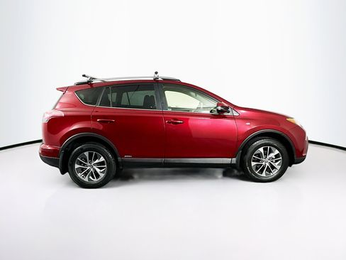 Used 2018 Toyota RAV4 LE image 10