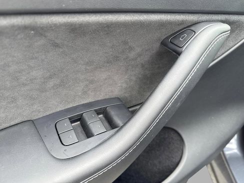 Used 2023 Tesla Model Y Performance AWD/4WD image 9
