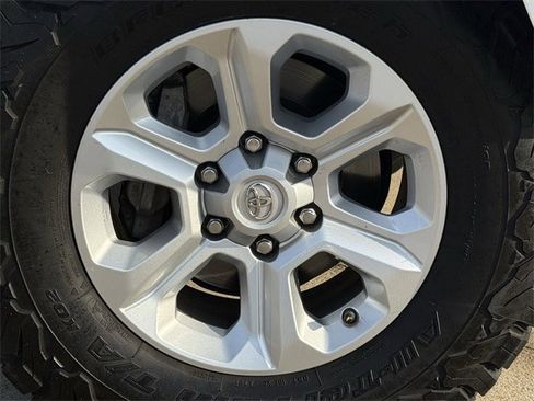 Used 2020 Toyota 4Runner SR5 image 10