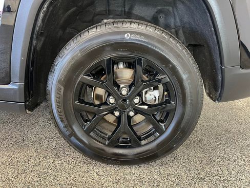 Used 2024 Jeep Grand Cherokee Altitude image 22