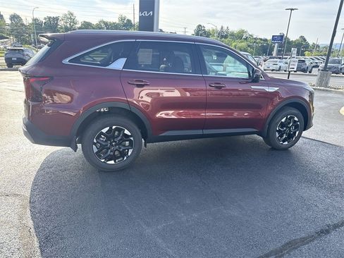 New 2025 Kia Sorento S image 4