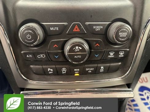Used 2018 Jeep Grand Cherokee Laredo image 24