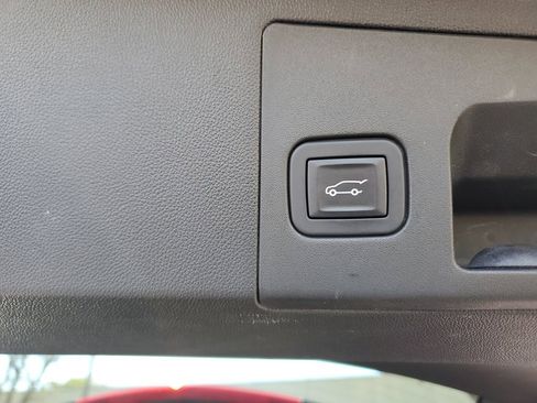 Used 2017 Cadillac XT5 Premium Luxury w/ Driver Assist Package image 27