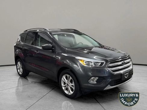 Used 2018 Ford Escape SE image 3