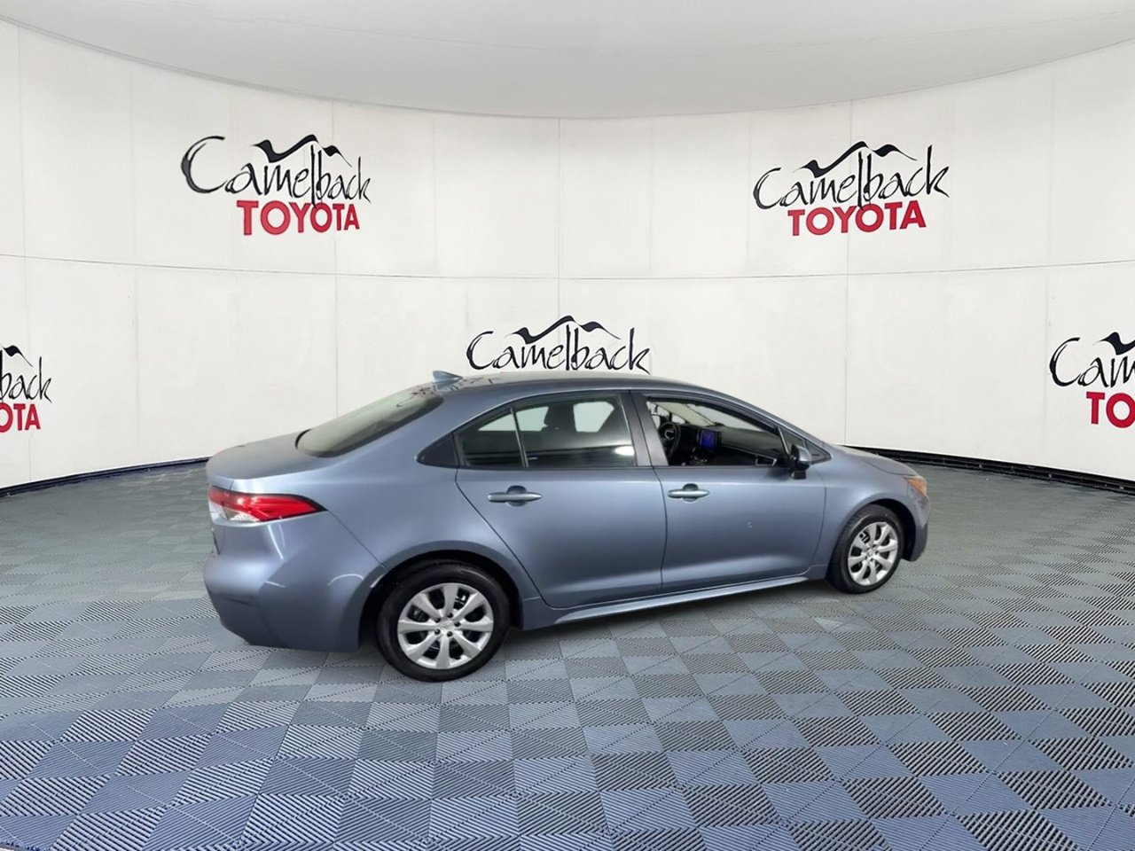 Used 2025 Toyota Corolla LE FWD image 2