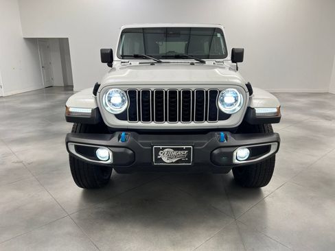 Used 2024 Jeep Wrangler Unlimited Sahara AWD/4WD image 3