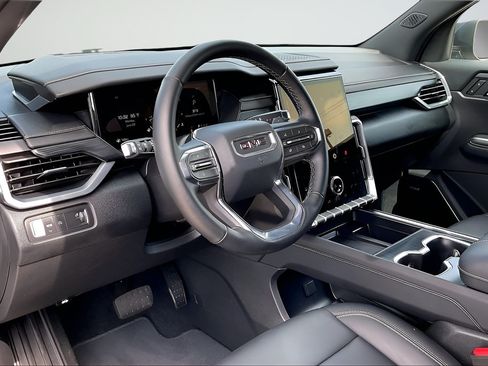 Used 2026 GMC Acadia Elevation w/ Elevation Premium Package FWD image 14