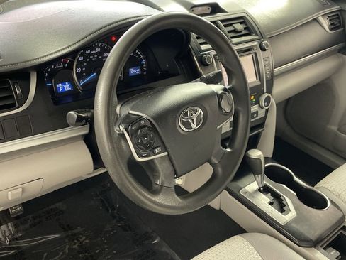 Used 2014 Toyota Camry LE image 12