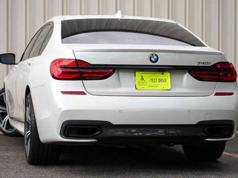 Used 2019 BMW 740i w/ M Sport Package RWD image 5