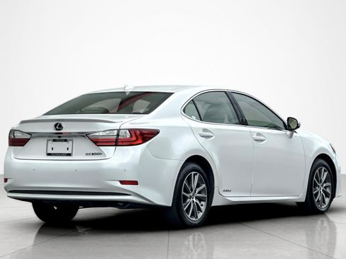 Used 2017 Lexus ES 300h w/ Navigation System Package FWD image 5