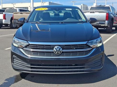 Used 2024 Volkswagen Jetta SE FWD image 2