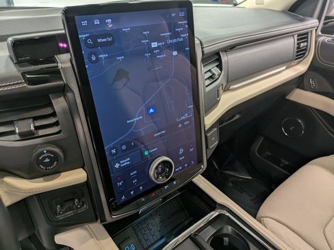 Used 2022 Ford Expedition Max Platinum image 11