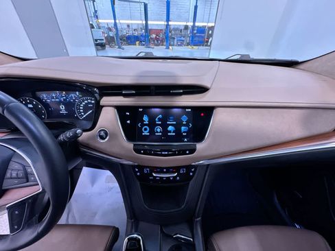 Used 2017 Cadillac XT5 Platinum w/ Driver Assist Package AWD/4WD image 23