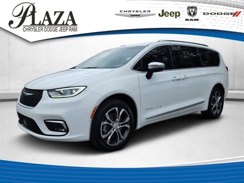 New 2026 Chrysler Pacifica Pinnacle image 1