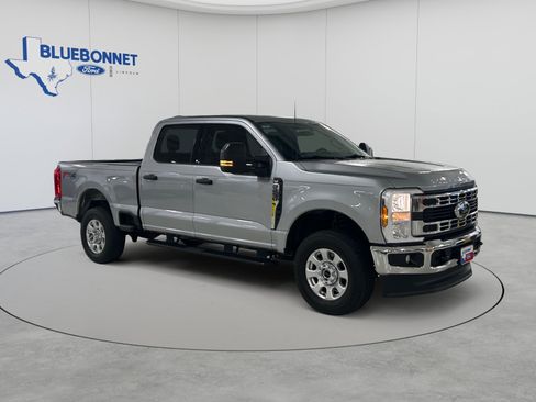 Used 2024 Ford F250 XLT w/ FX4 Off-Road Package AWD/4WD image 3