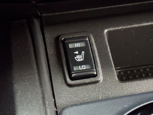 Used 2024 Nissan Titan PRO-4X w/ Pro-4x Convenience Package image 4