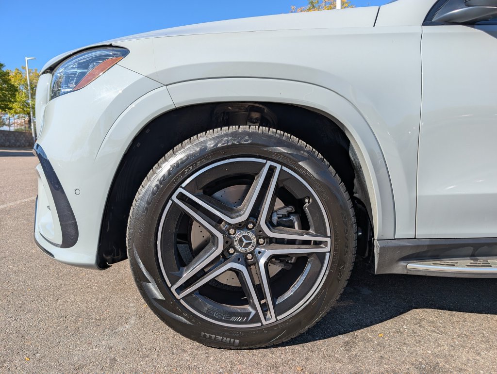 Used 2024 Mercedes-Benz GLS 450 4MATIC image 11