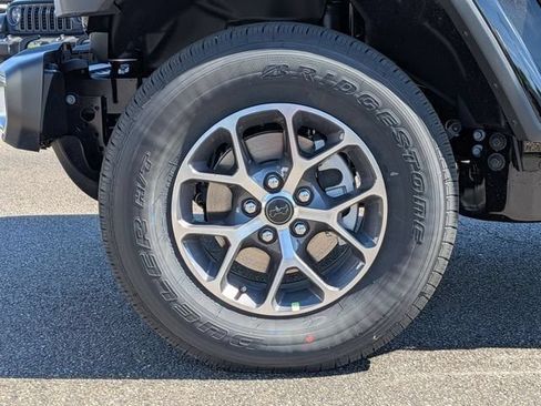 New 2026 Jeep Gladiator Sport AWD/4WD image 13