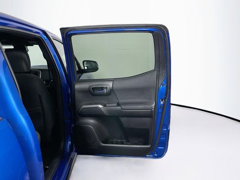 Used 2018 Toyota Tacoma TRD Sport image 29