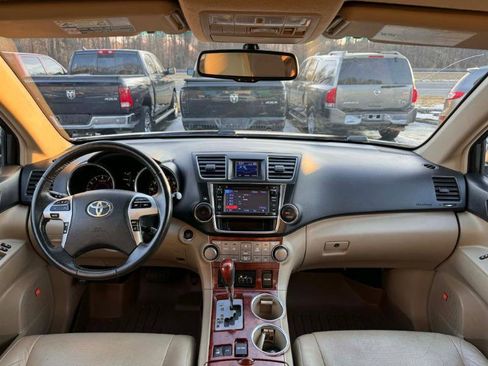 Used 2013 Toyota Highlander Limited image 19