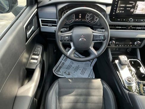 Used 2025 Mitsubishi Outlander SE AWD/4WD image 13