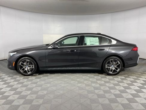 New 2026 BMW 530i xDrive w/ Premium Package image 4